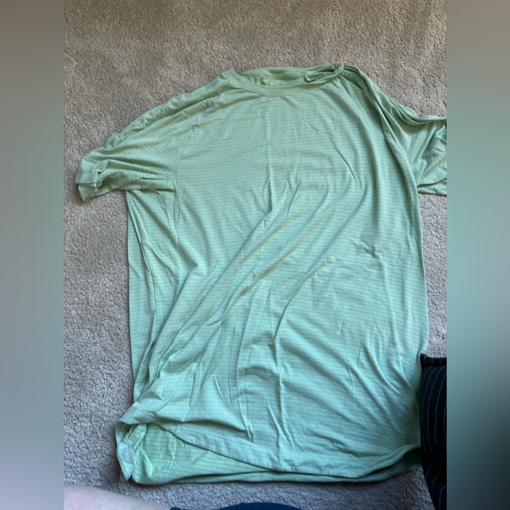 Lululemon xl workout shirt